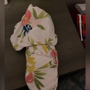 Floral crib sheet